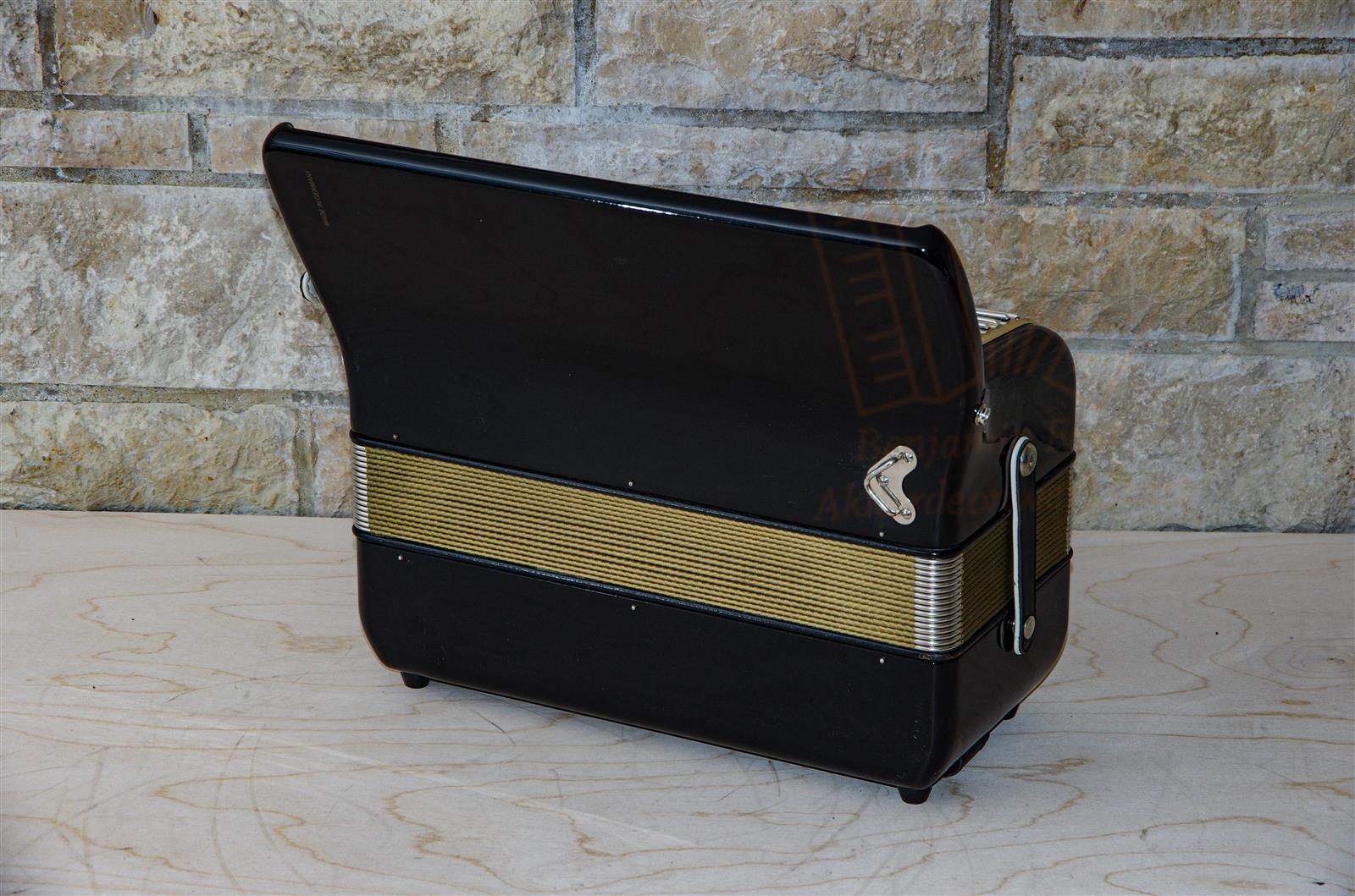Akkordeon Hohner Concerto III 34/72/III/5/2 schwarz