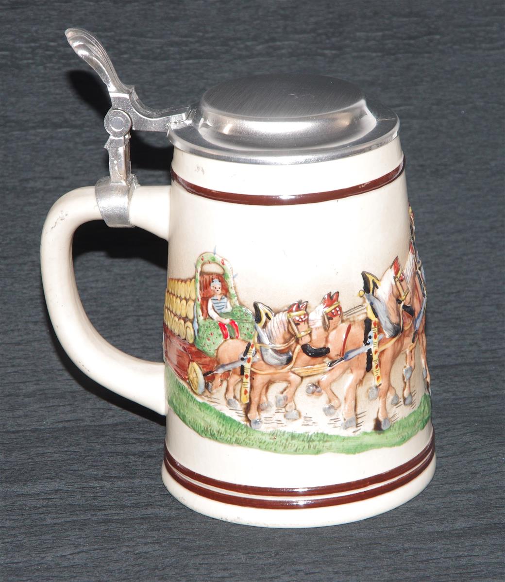 Bierkrug Pferdegespann Porzellan Zinndeckel Kössinger Bierkrug Pferdegespann Porzellan Zinndeckel Kössinger