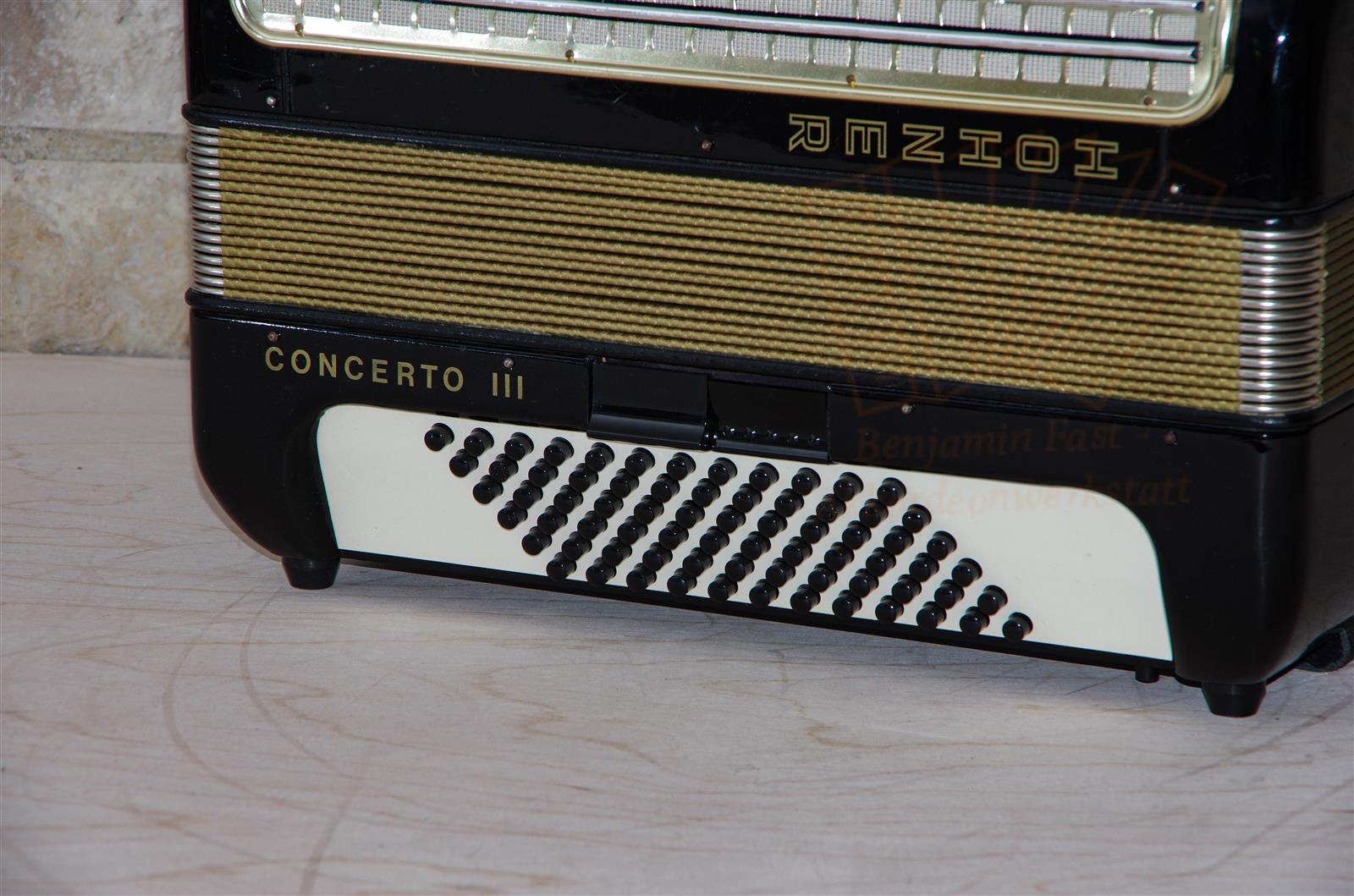 Akkordeon Hohner Concerto III 34/72/III/5/2 schwarz