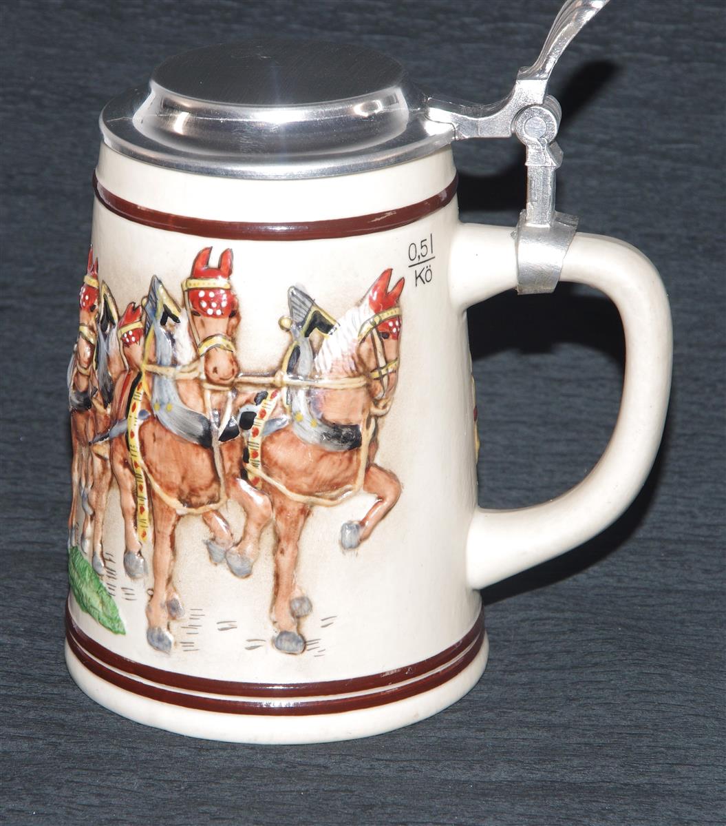 Bierkrug Pferdegespann Porzellan Zinndeckel Kössinger Bierkrug Pferdegespann Porzellan Zinndeckel Kössinger