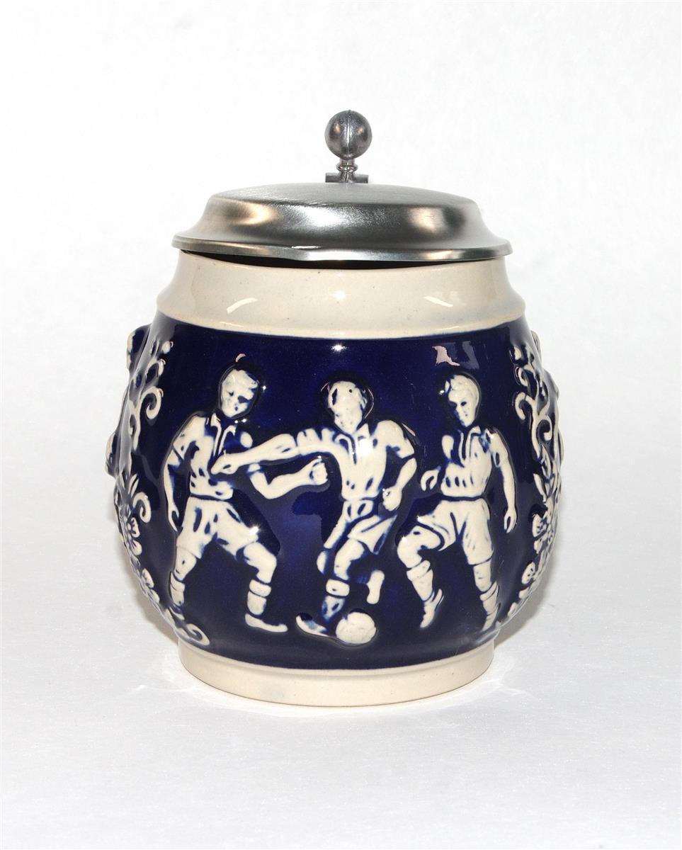 Bierkrug Fußball Porzellan Zinndeckel blau