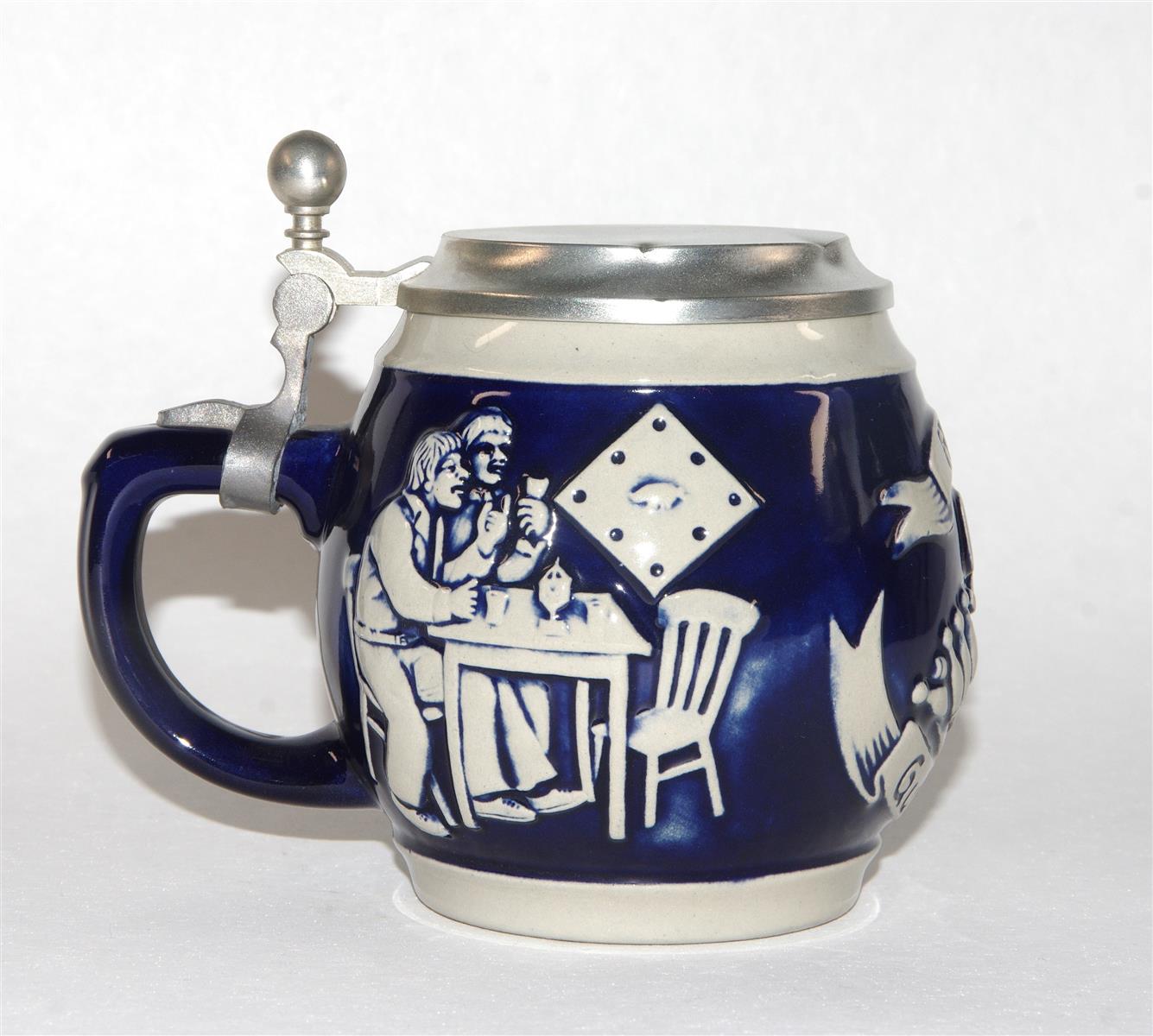 Bierkrug Kegeln Porzellan Zinndeckel blau Bierkrug Kegeln Porzellan Zinndeckel blau