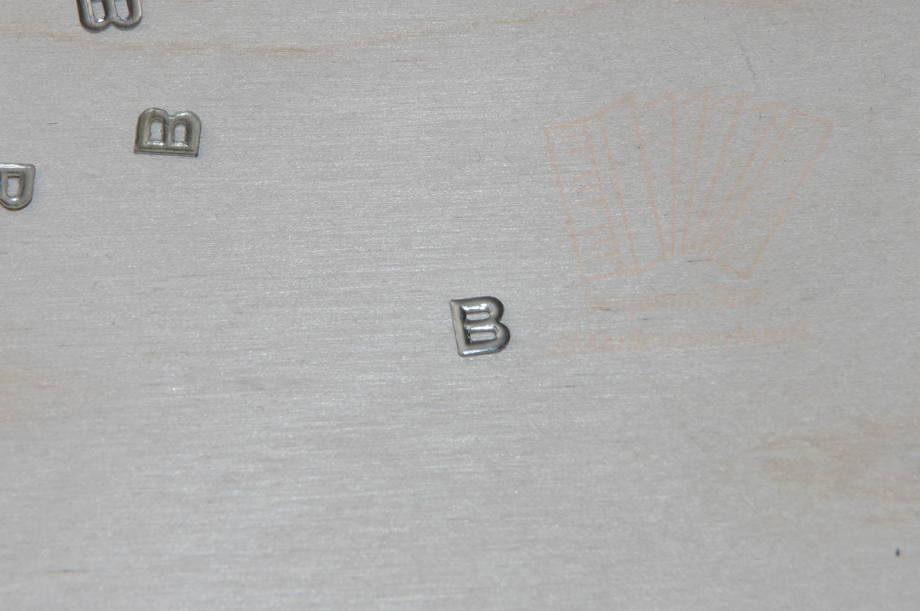 Buchstaben 6mm vernickelt U