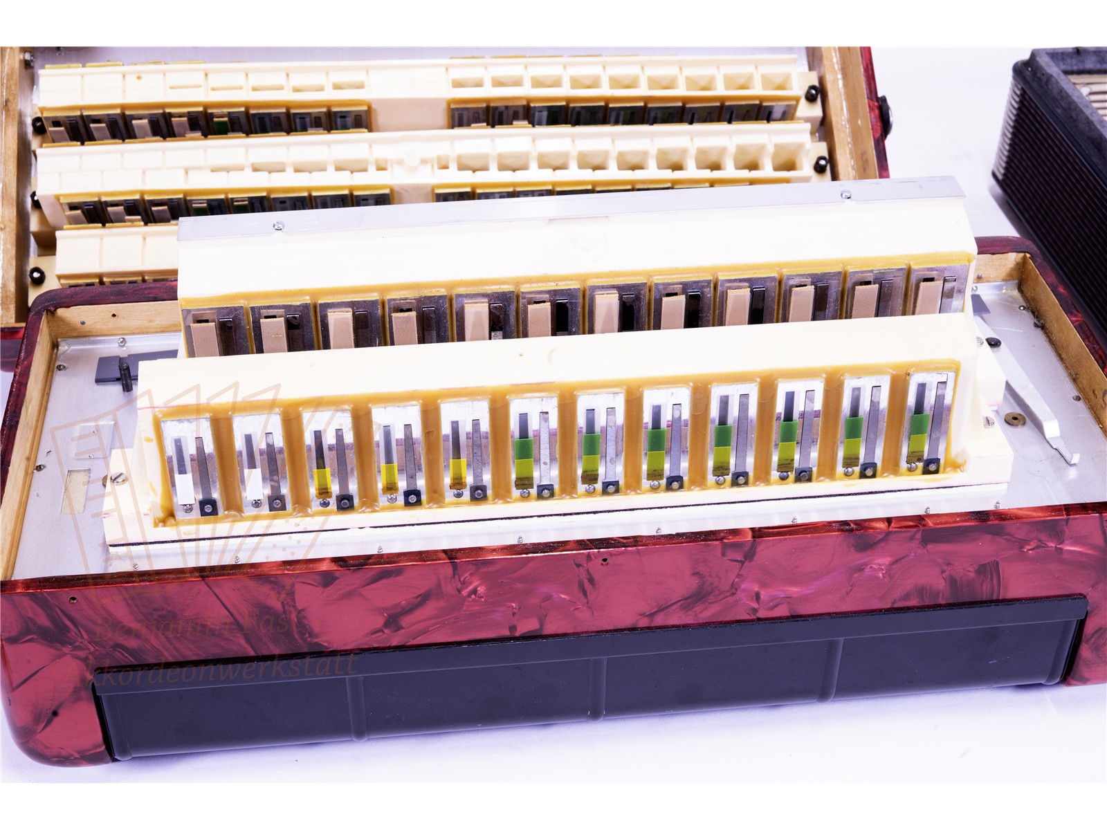 Akkordeon Weltmeister Caprice 34/80/III/5/3 rot - gebraucht