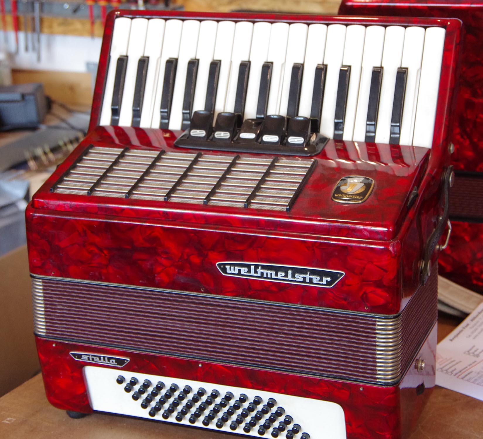 Akkordeon Weltmeister Stella 60 rot, gebraucht