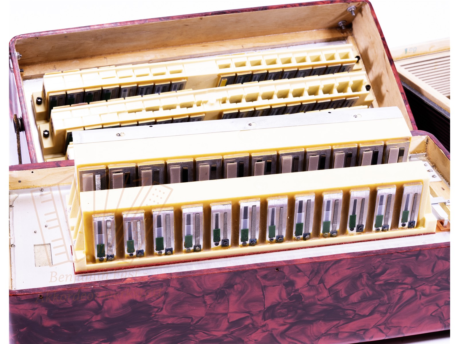 Akkordeon Weltmeister Stella 80 34/80/III/5/3 rot - gebraucht