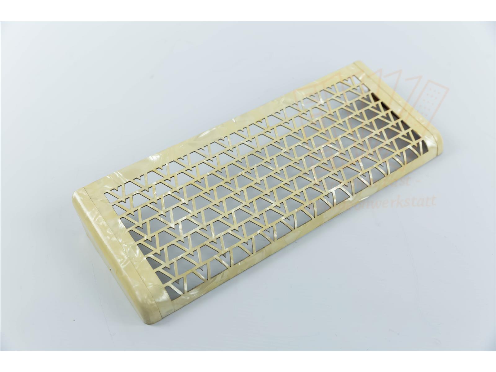 Diskantverdeck Klingenthaler Akkordeon weiß/elfenbein - gebraucht Diskantverdeck Klingenthaler Akkordeon weiß/elfenbein - gebraucht