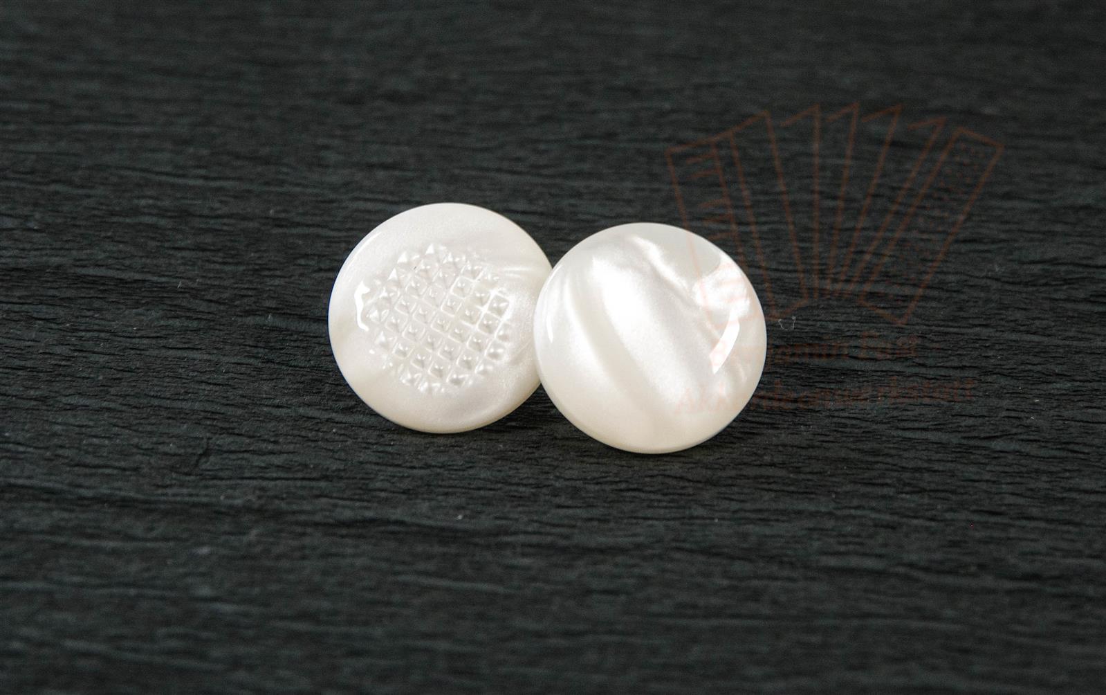 Diskantknopf 17mm Gewinde weiß-perlmutt Diskantknopf 17mm Gewinde weiß-perlmutt geriffelt