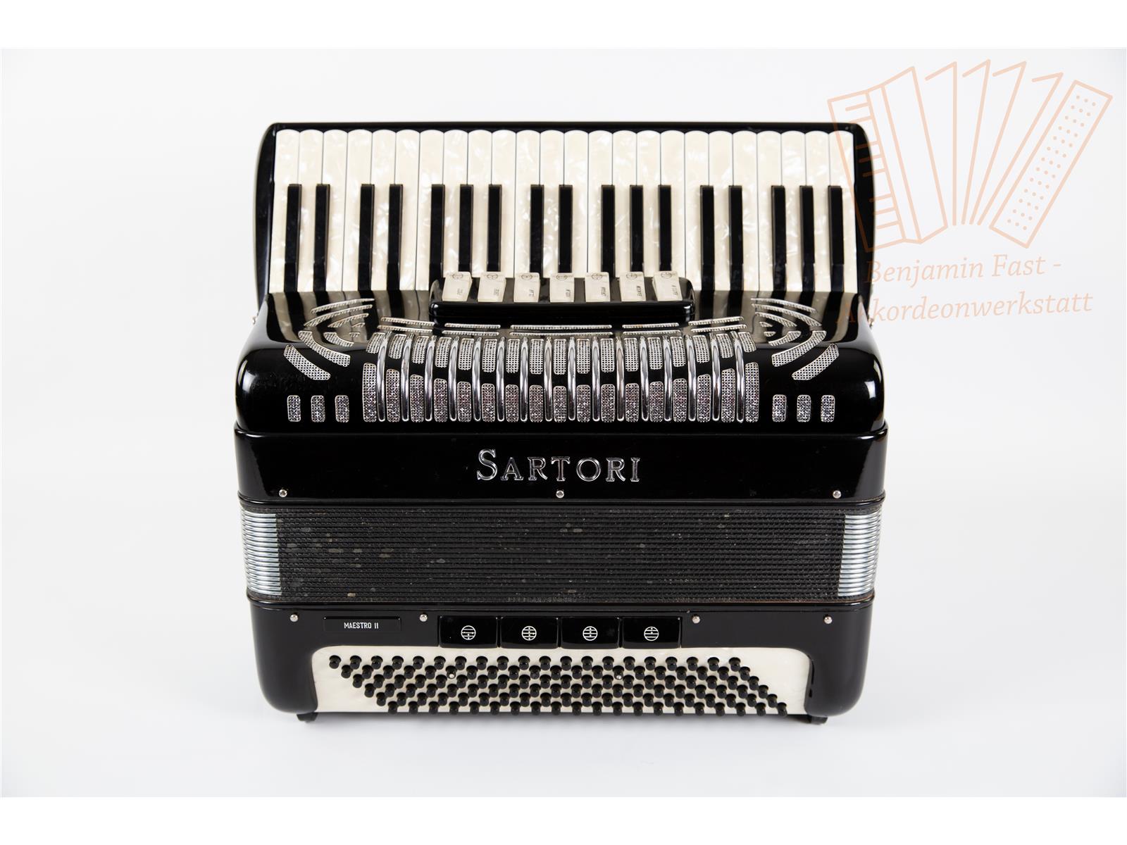 Akkordeon Sartori Maestro II 41/120/IV/8/4 MT - gebraucht Akkordeon Sartori Maestro II 41/120/IV/8/4 MT - gebraucht