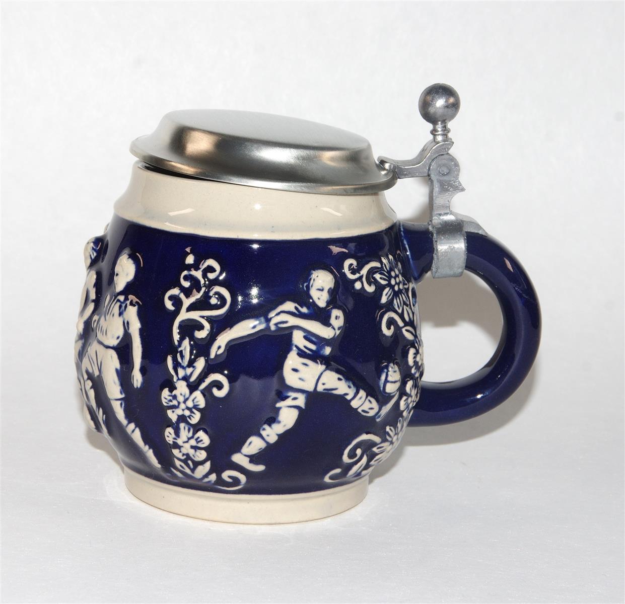 Bierkrug Fußball Porzellan Zinndeckel blau